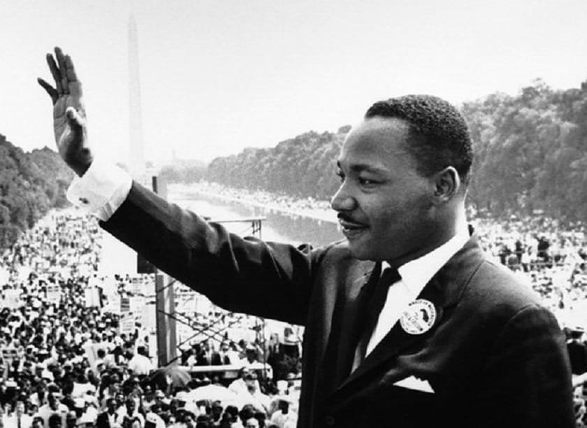 Martin_Luther_King_Jr._addresses_a_crowd_from_the_steps_of_the_Lincoln_Memorial_cropped