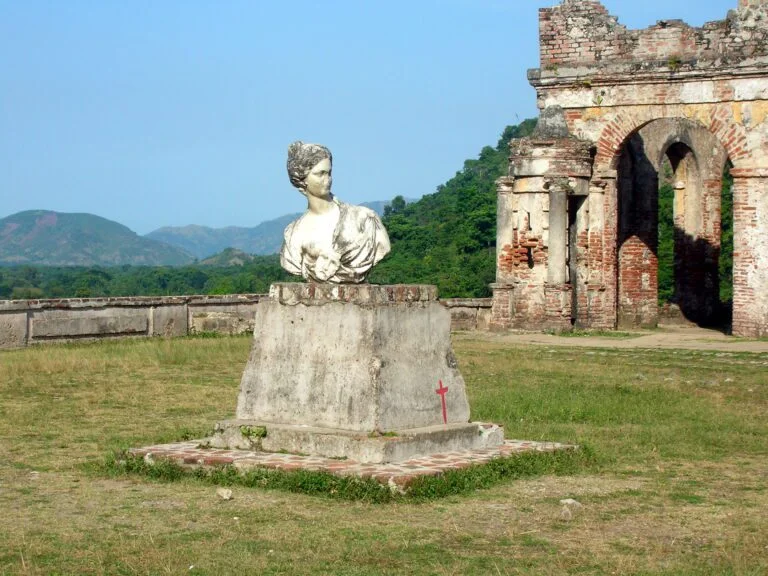 Statue_near_the_Palais_de_Sans-souci_1081321631-768x576-1