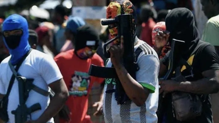 Selon les rapports de diverses organisations internationales, les gangs violents contrôlent plus de 80 % de la capitale haïtienne Port-au-Prince et plus de 50 % du territoire national. (Photo : Prensa Latina) Haïti bandit bandits pays